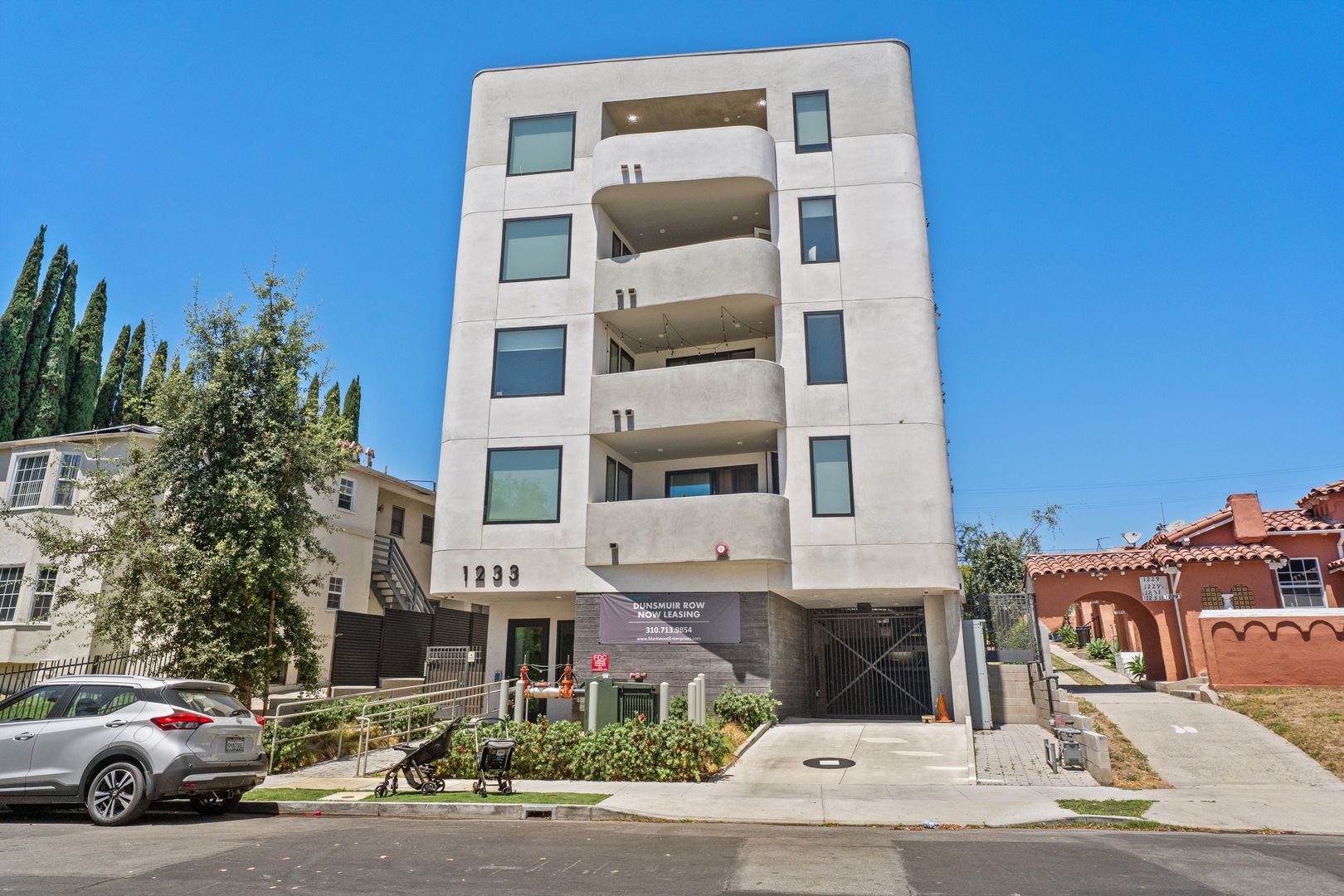 Los Angeles Apartment: 1233 S. Dunsmuir Avenue