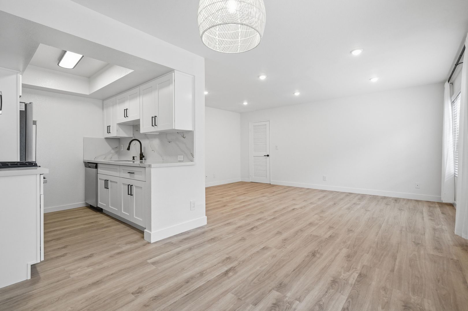 Los Angeles Apartment: 3321 Keystone Avenue