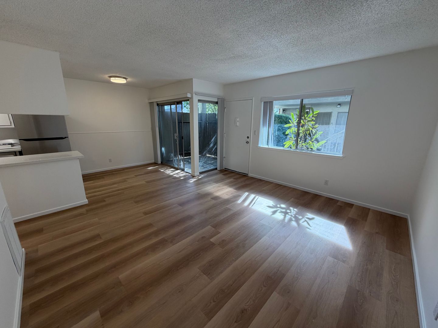 Los Angeles Apartment: 1621 North Harvard Boulevard