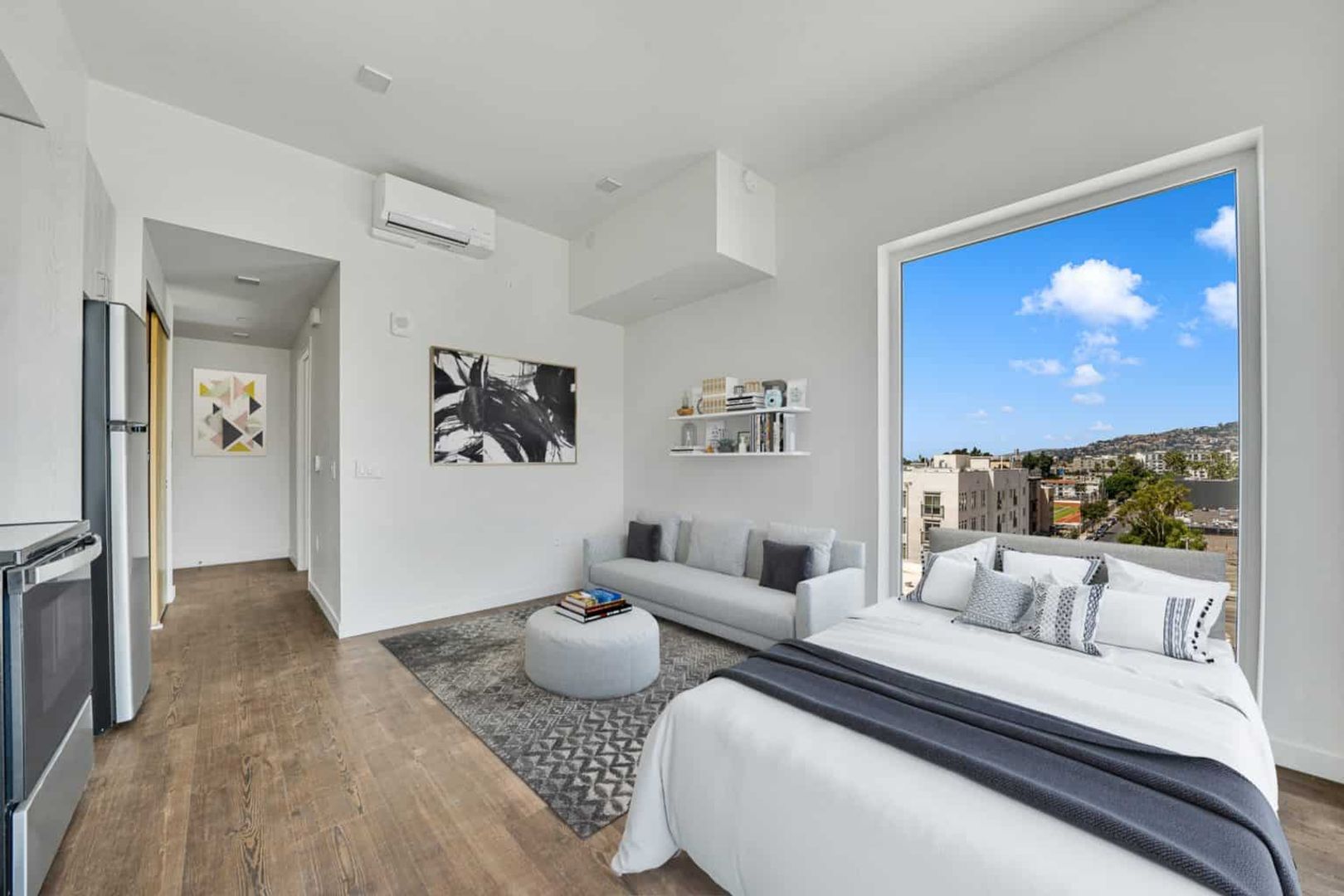 Los Angeles Apartment: 6762 Hawthorn Ave