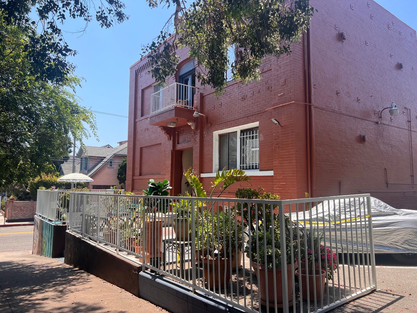 Venice Apartment: 101 Dudley Avenue