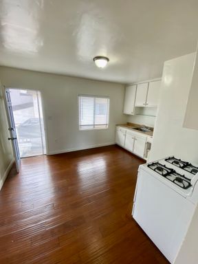 Los Angeles rental listing photo
