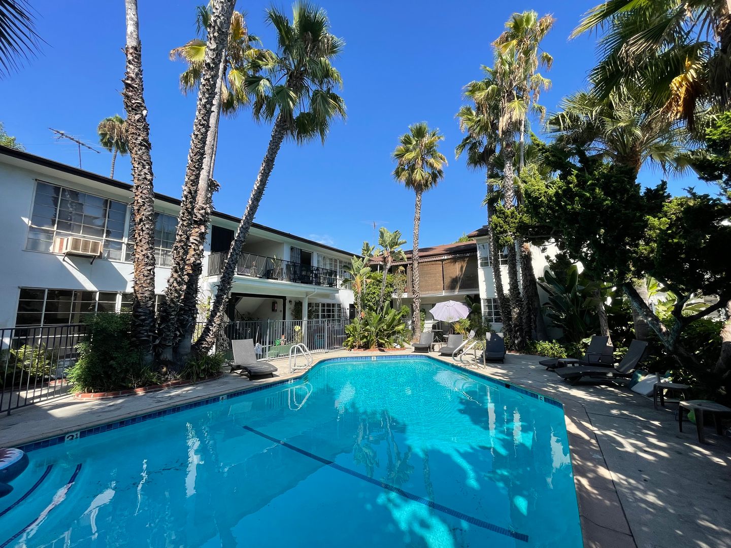 Los Angeles Apartment: 1560 N Laurel