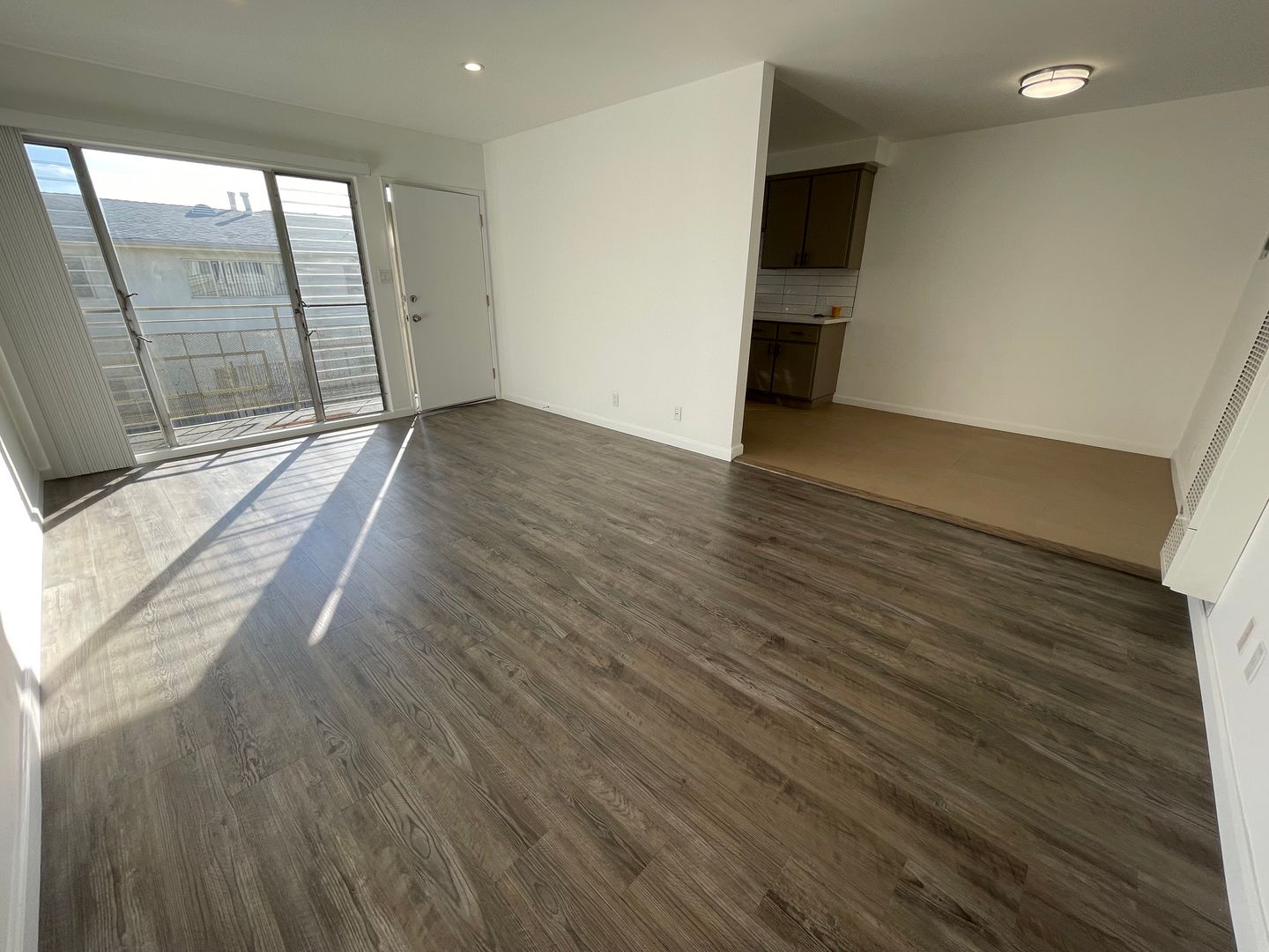 Los Angeles Apartment: 1626 Hobart Boulevard