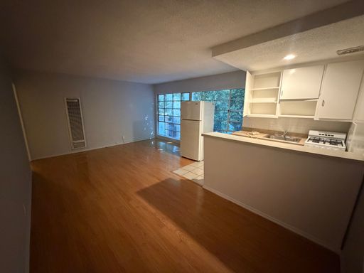 Los Angeles rental listing photo