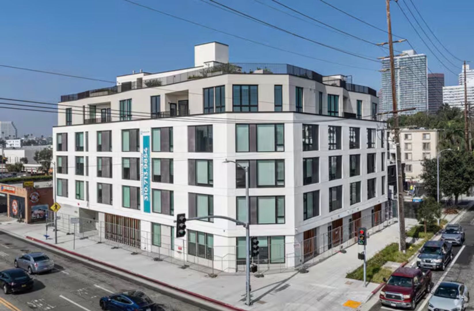 Los Angeles Apartment: 11701 Santa Monica Boulevard