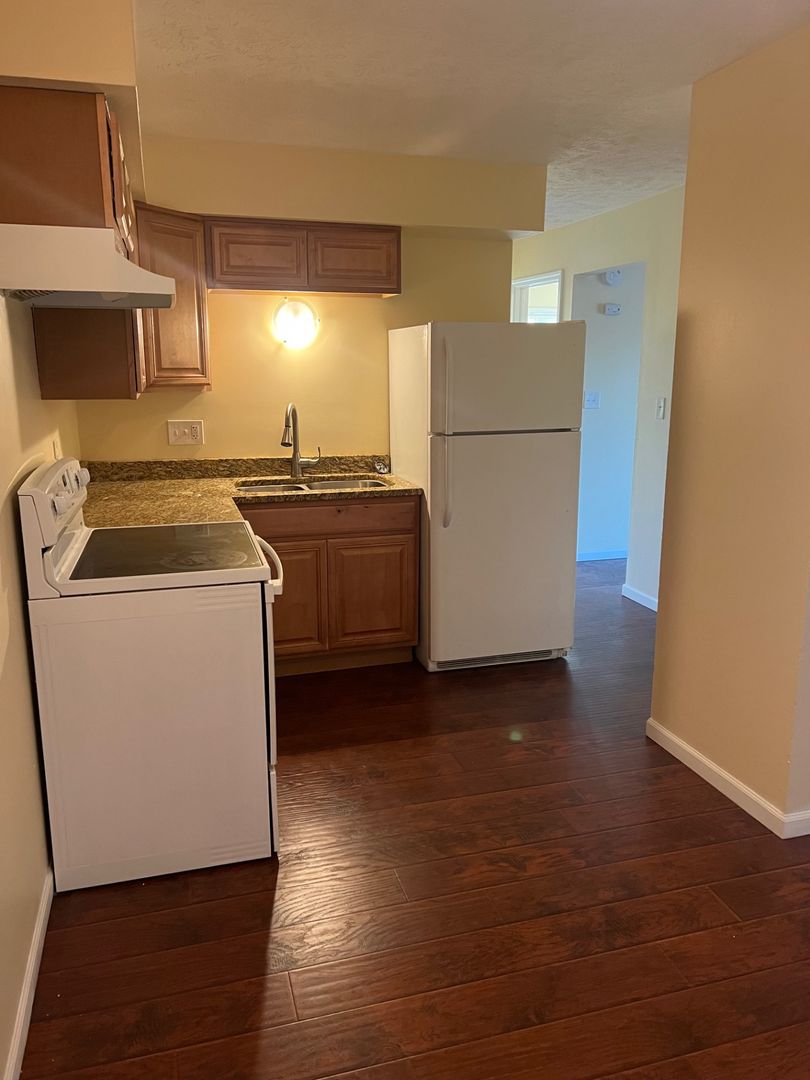Rockford Apartment: 3120 Meriday Ln