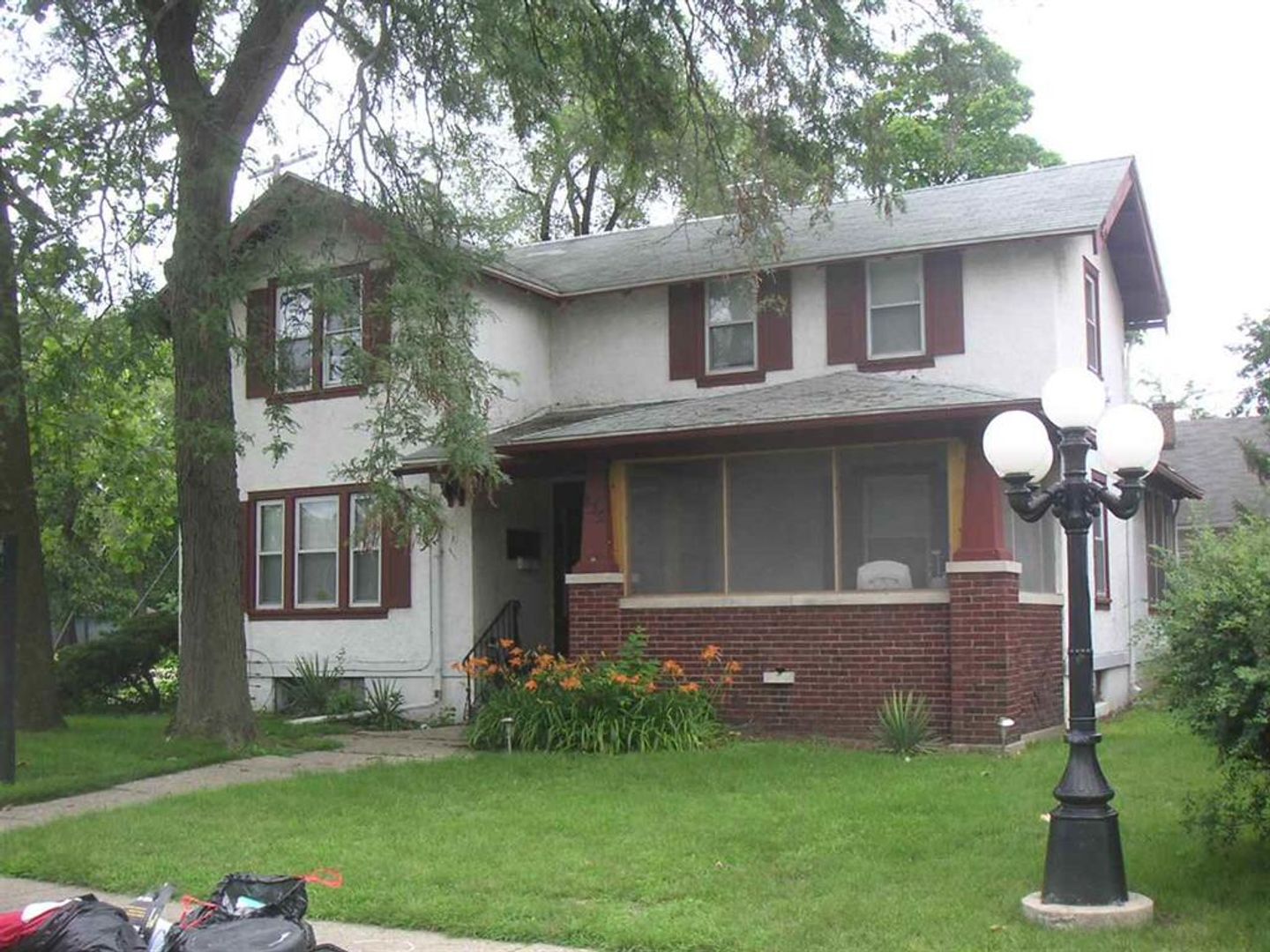 Rockford House: 135 N Longwood St