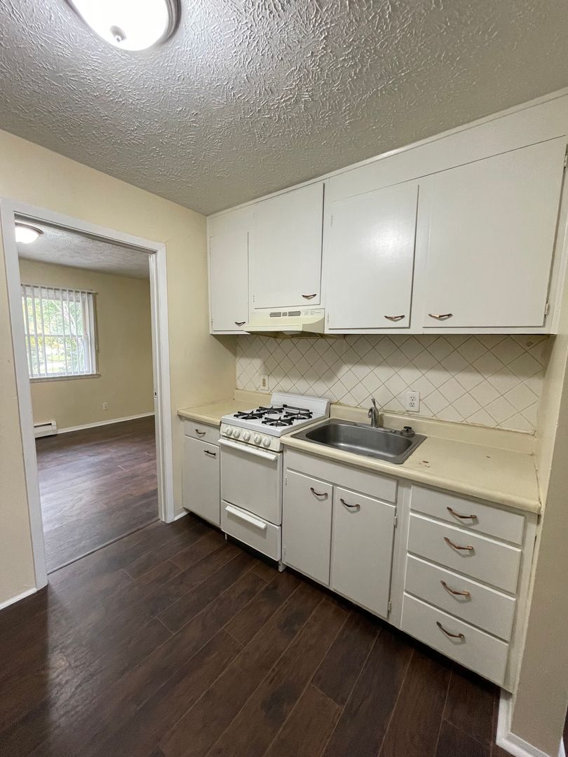 Rantoul Apartment: 707-711 E Congress Ave