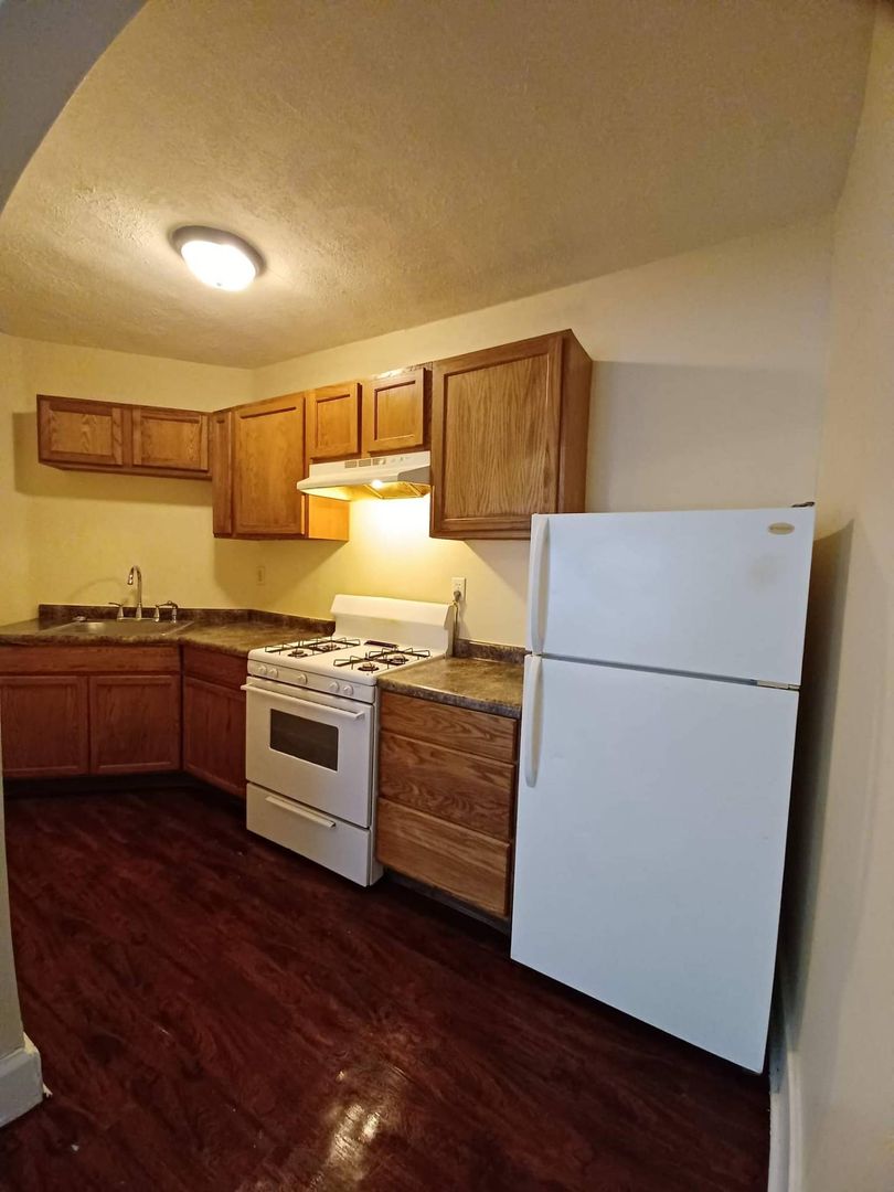 Rockford Apartment: 1357-59 5th Ave