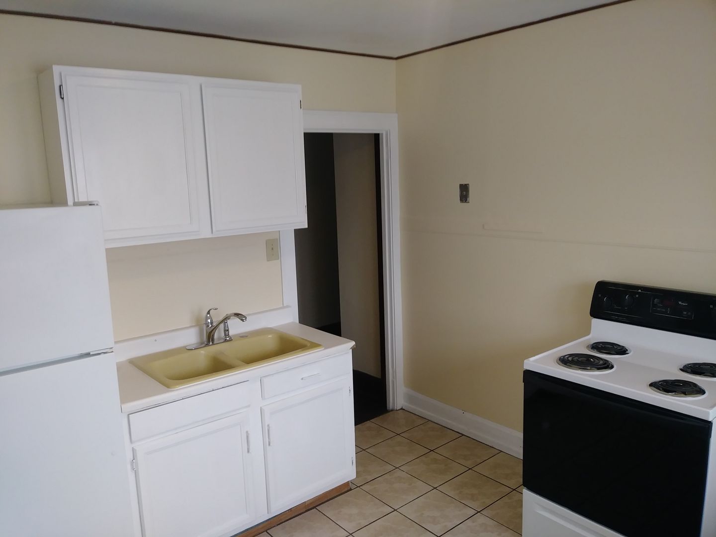 Rockford Apartment: 2010-2012 Kishwaukee St