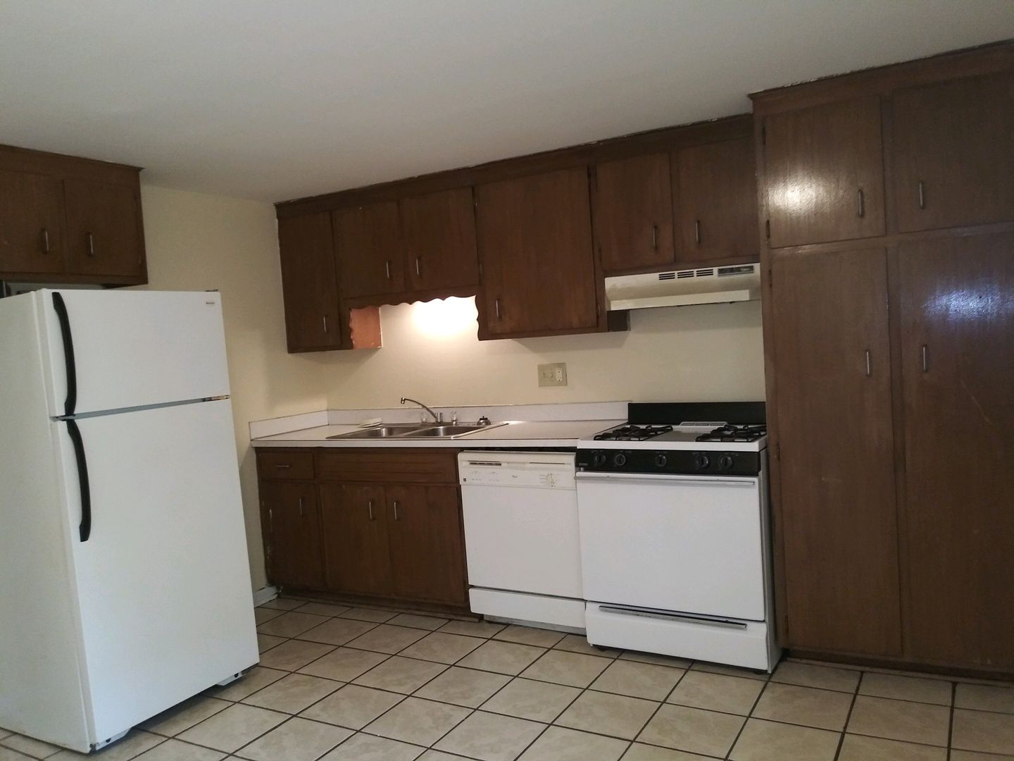 Rockford Apartment: 3902-3912 15th Ave