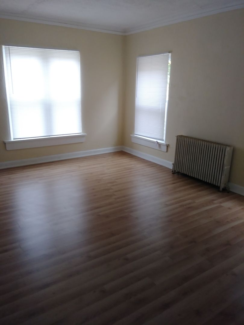 Rockford Apartment: 2130 Auburn St