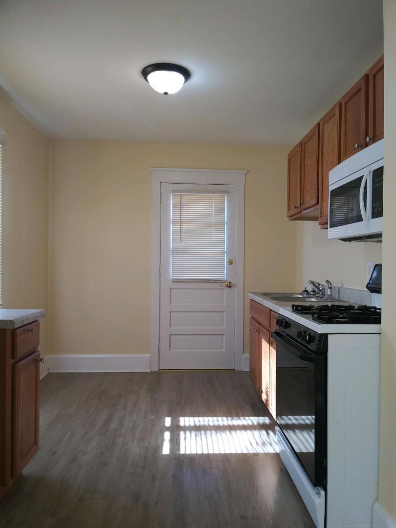 Rockford Apartment: 150 N 9th St