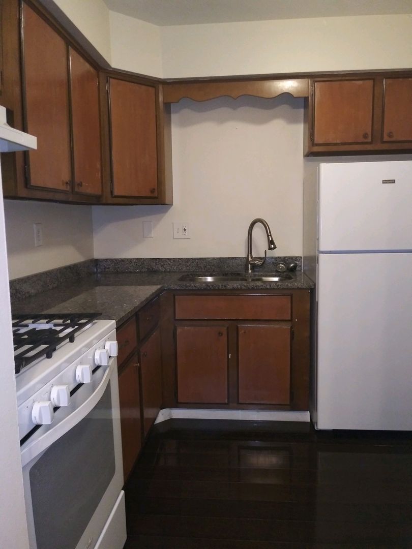 Rockford Apartment: 3627-3631 N Rockton Ave