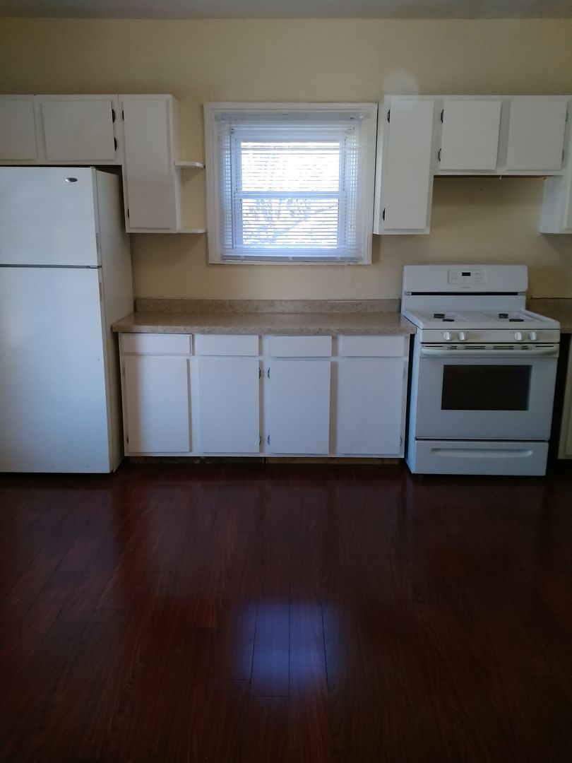 Rockford Apartment: 322-324 S 4th St