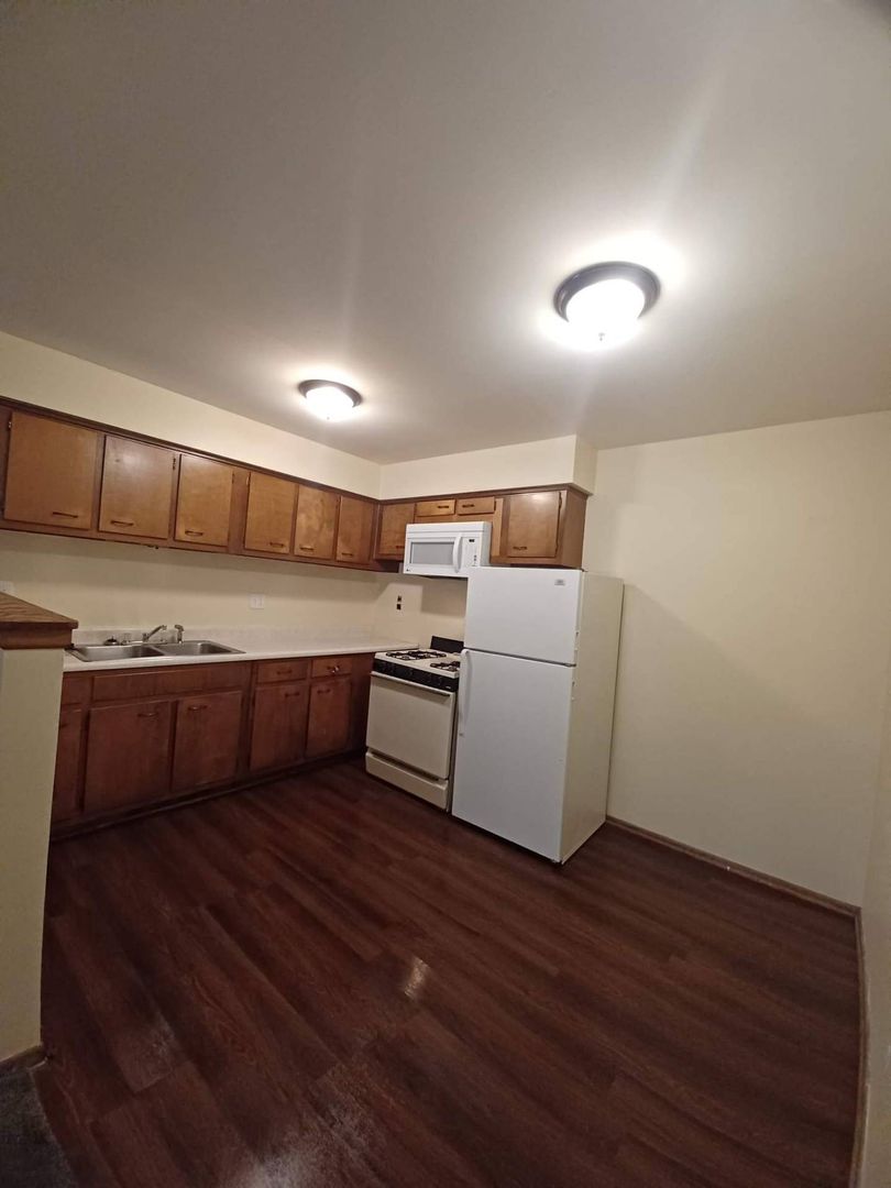 Rockford Apartment: 1020 N Main St