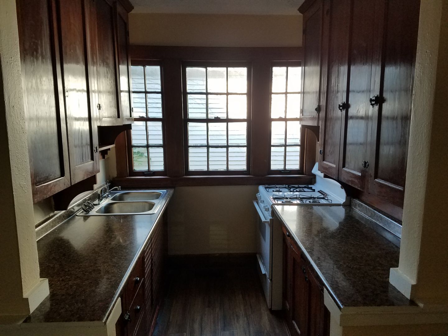 Rockford Apartment: 1111 N Church St