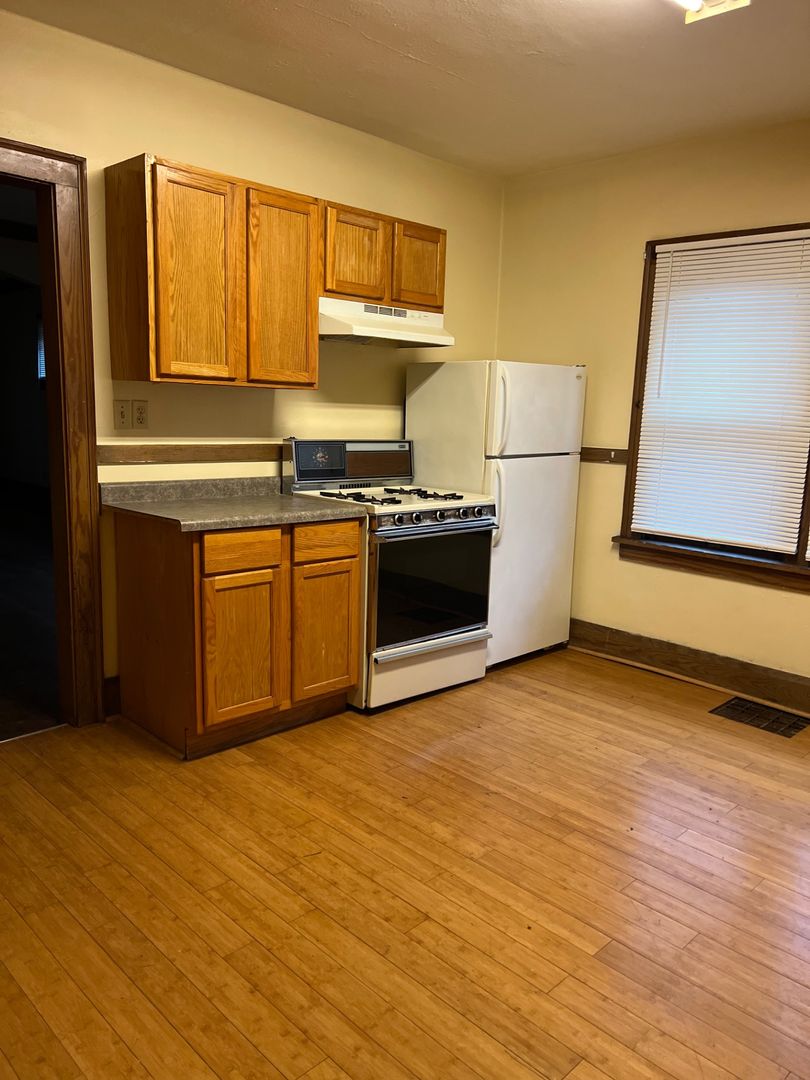 Rockford Apartment: 2135-37 7th St