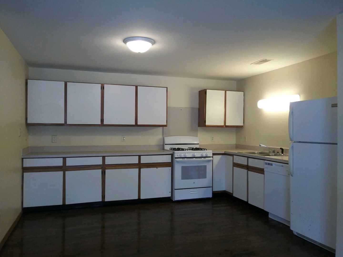 Rockford Apartment: 2723-2837 Silent Wood Trail