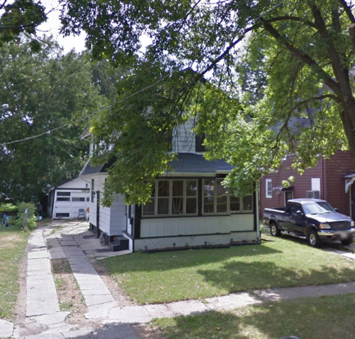 Rockford House: 215 N Day Ave