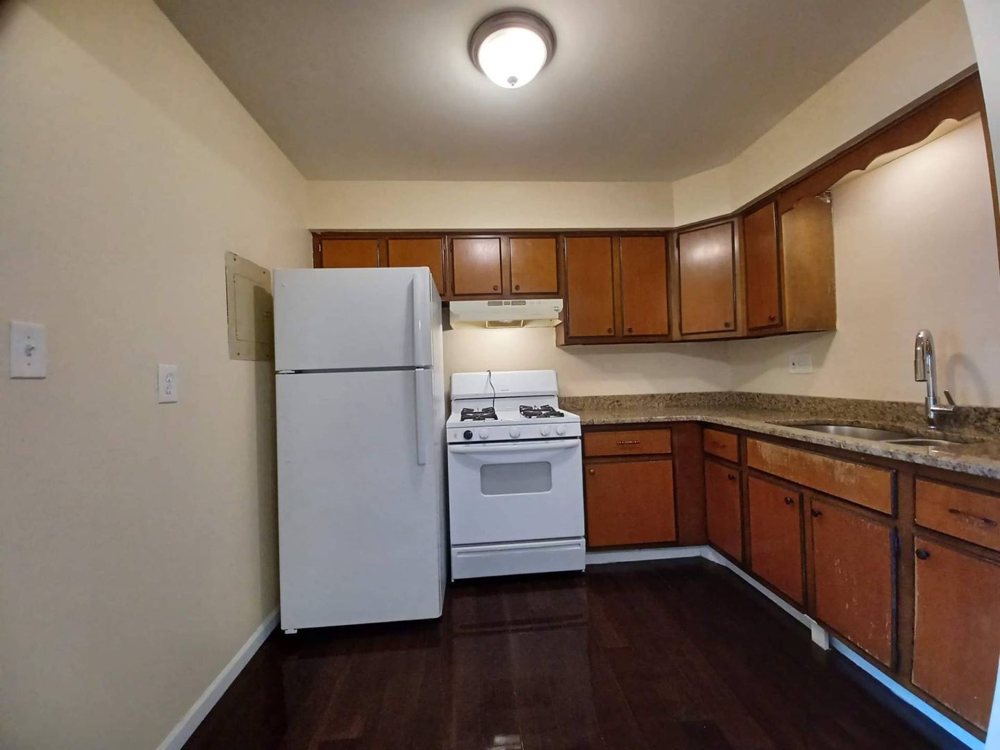 Rockford Apartment: 3627-3631 N Rockton Ave