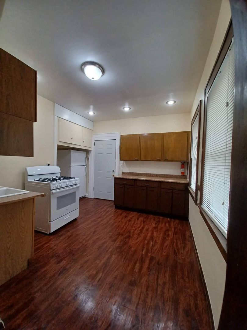 Rockford Apartment: 1259 N Main St