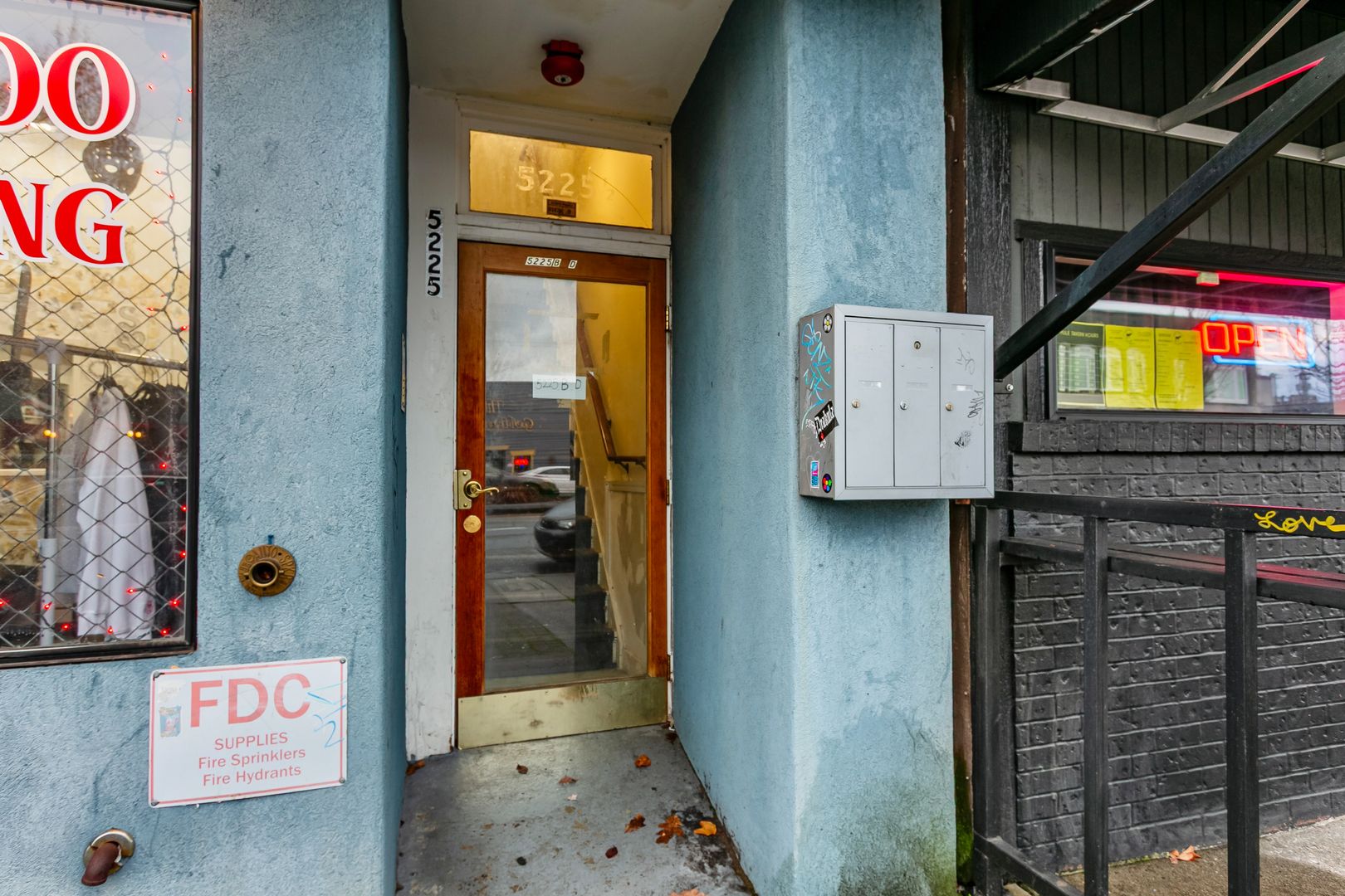 Tacoma Apartment: 5225 South Tacoma Way