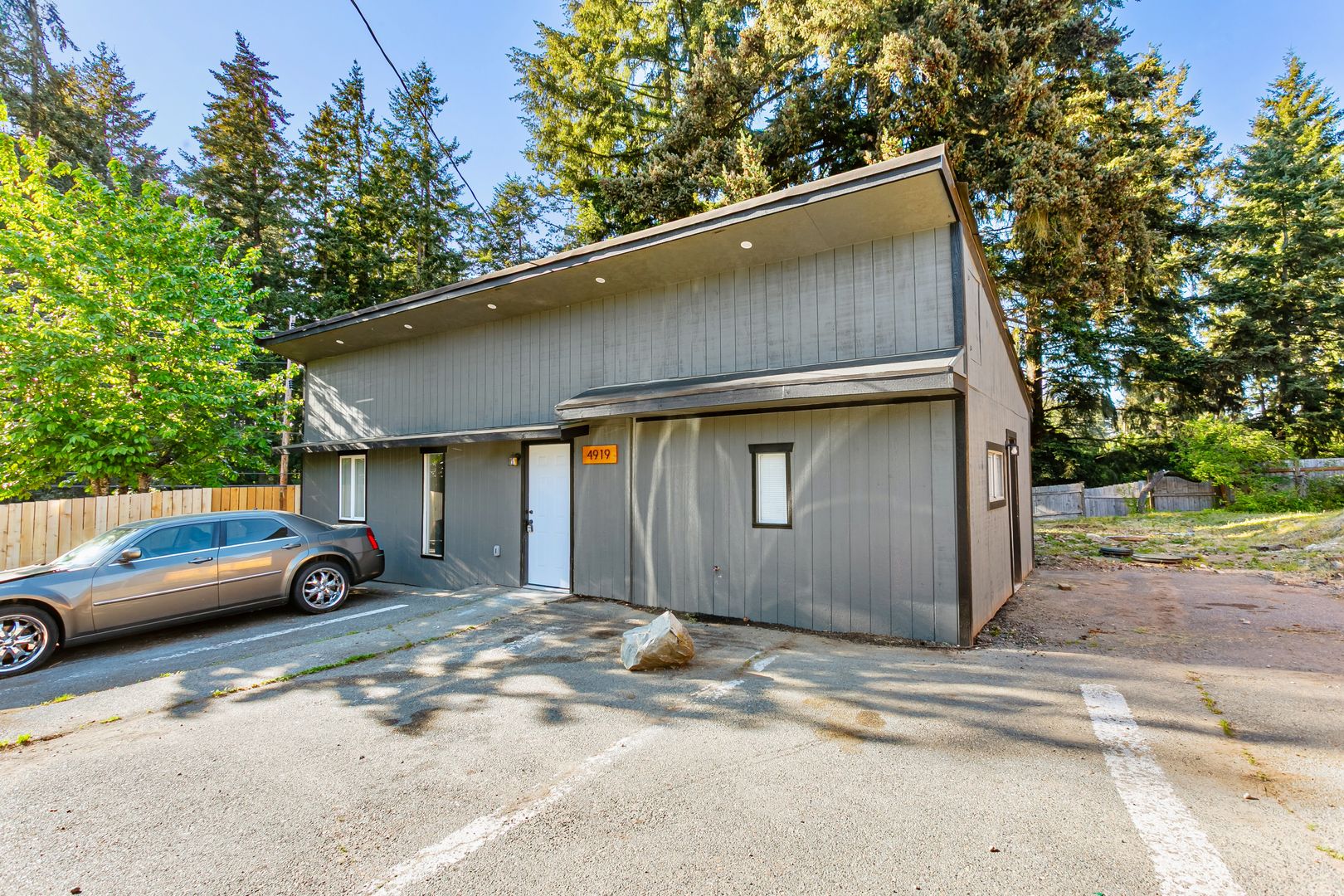 Tacoma Apartment: 4919 Waller Road East