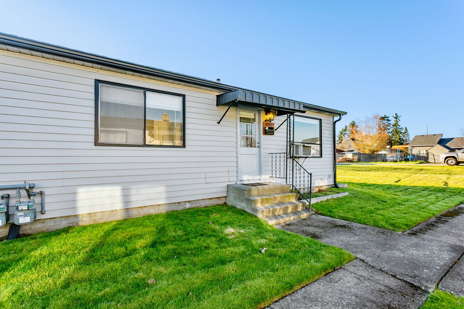 Puyallup Apartment: 915-919 7th Avenue Southwest