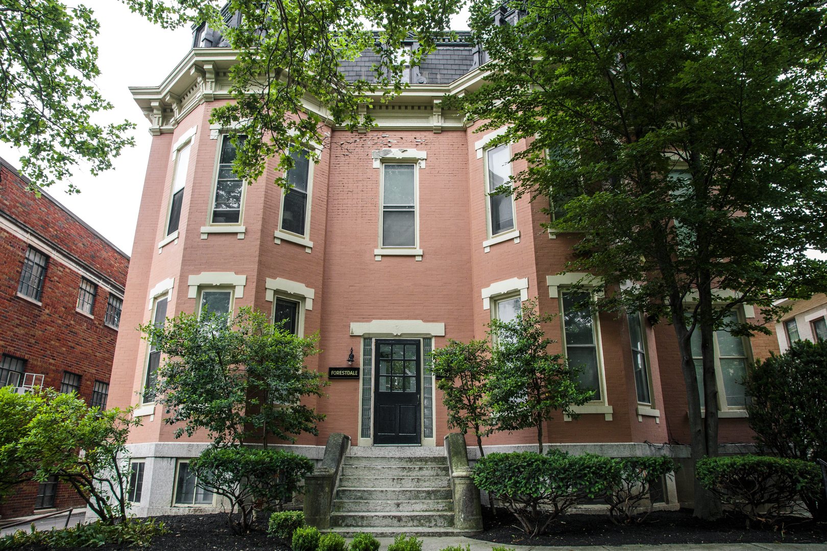 Columbus Apartment: 433 E. Town St