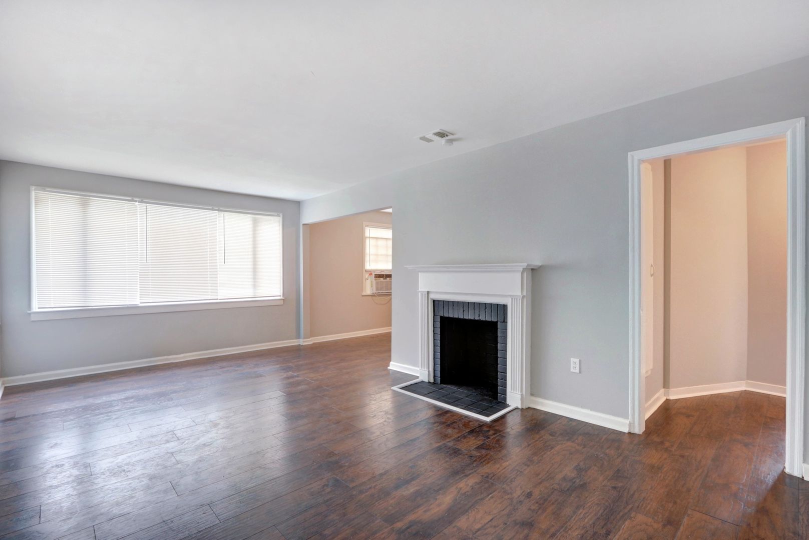 Savannah Apartment: 1943 New Mexico St
