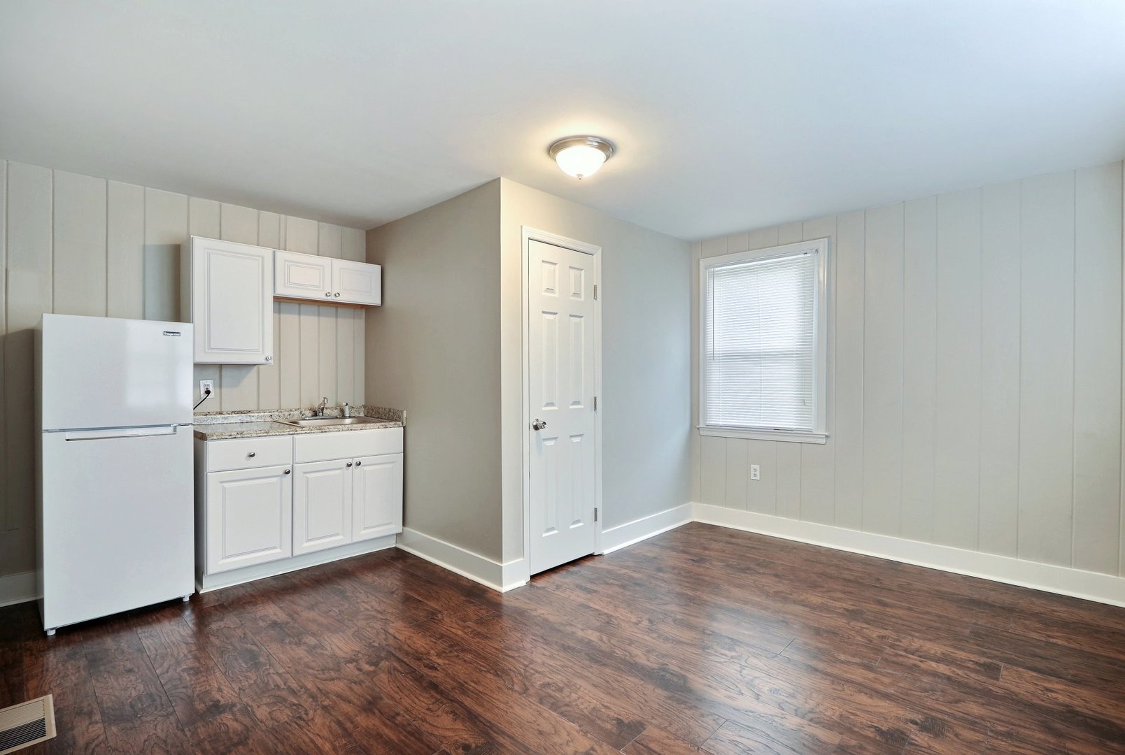 Savannah Apartment: 2004 Utah St