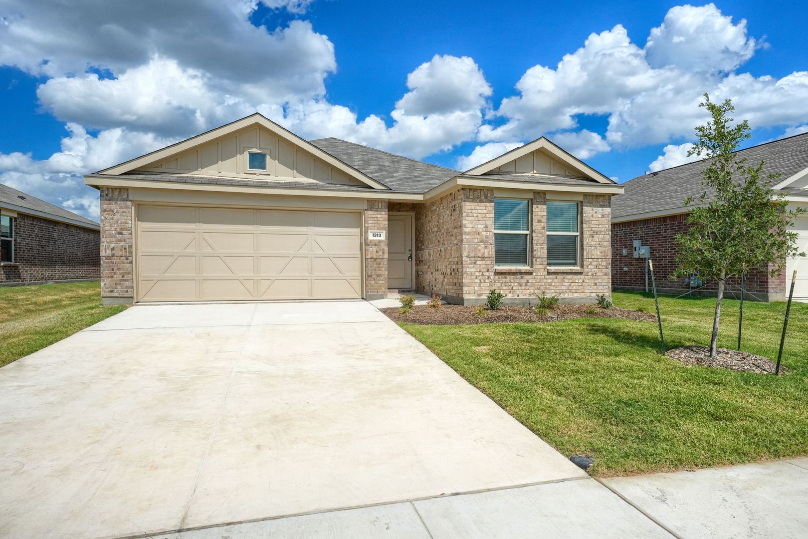 Little Elm House: 1313 Vattier