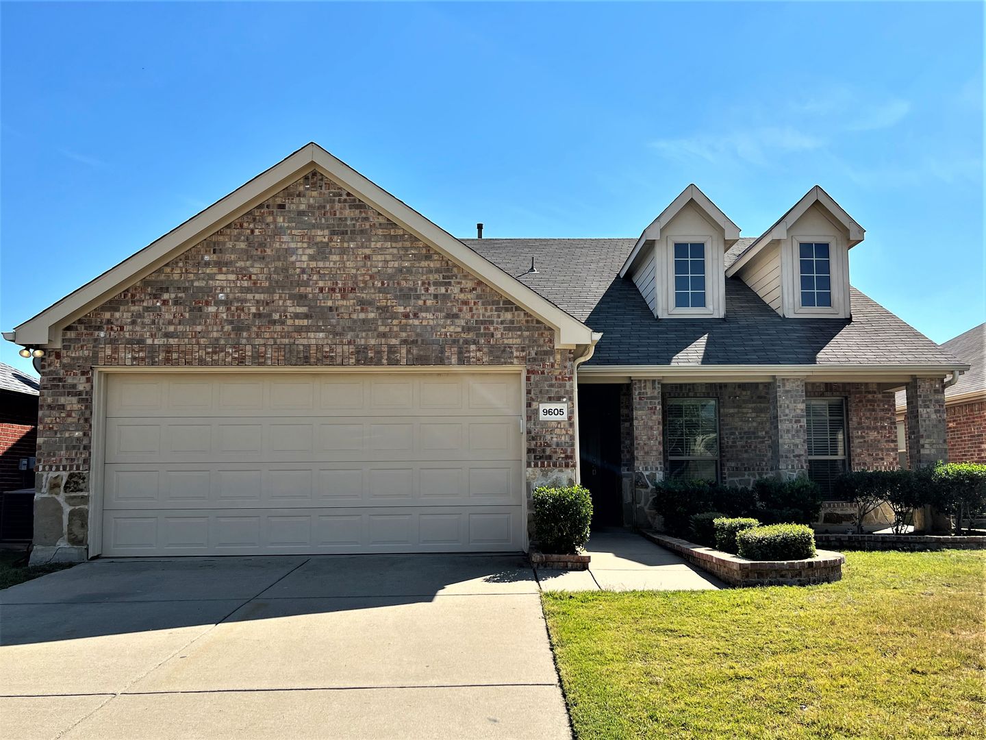 McKinney House: 9605 Straightaway Drive