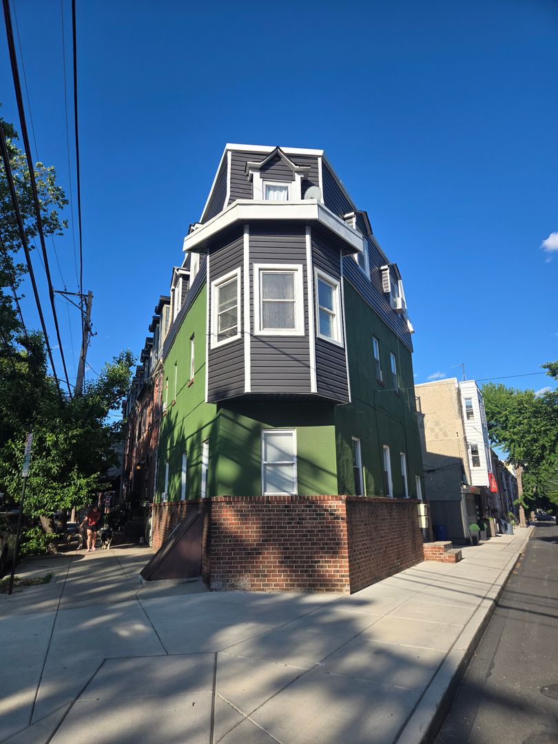 Philadelphia Apartment: 2435 Grays Ferry Ave