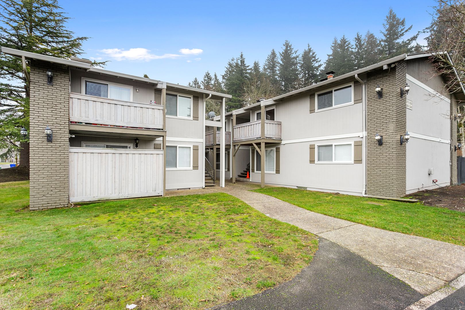 Gresham Apartment: 3240–3320 NE 8th St. Gresham, OR 97030