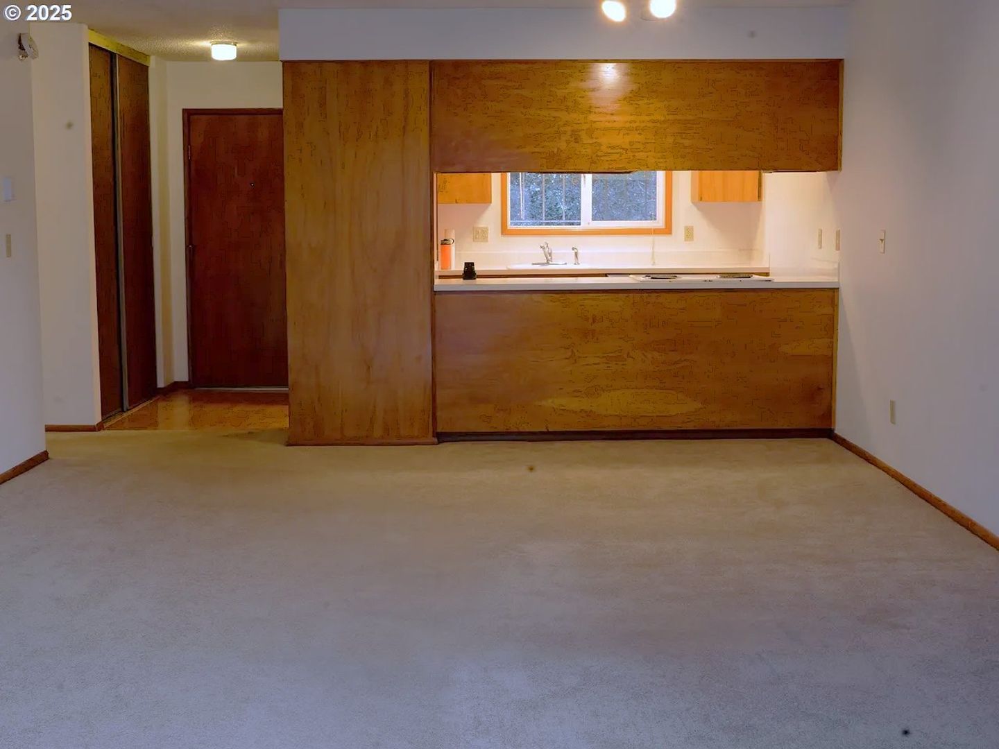 Portland Apartment: 6202 SW Burlingame Ave