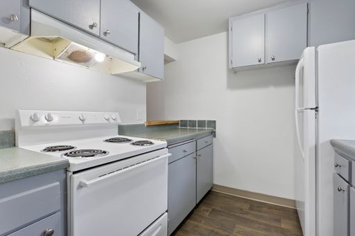 Beautifully Updated 2 bedroom 1 bath! Pets OK! – photo 1