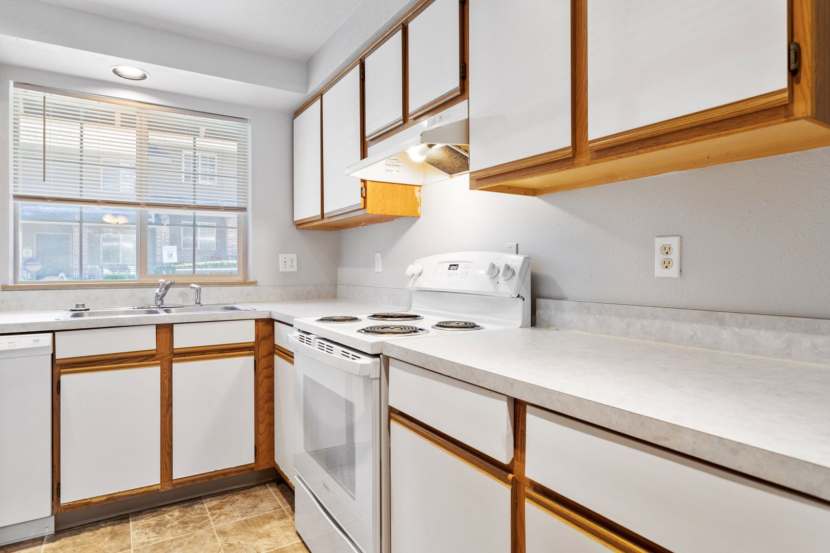 Portland Apartment: 12027-12069 SE Foster Rd