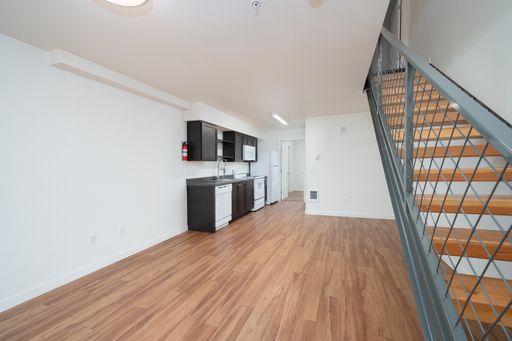 3 bedroom 1.5 bath Townhome! 1st Month rent FREE! – photo 1