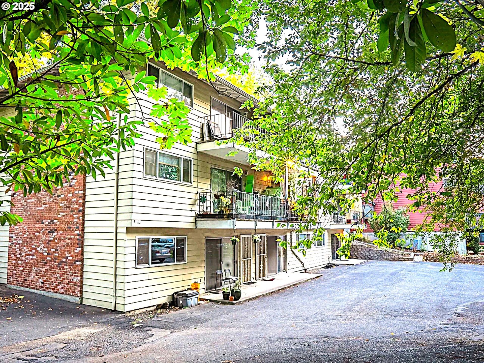 Portland Apartment: 6202 SW Burlingame Ave