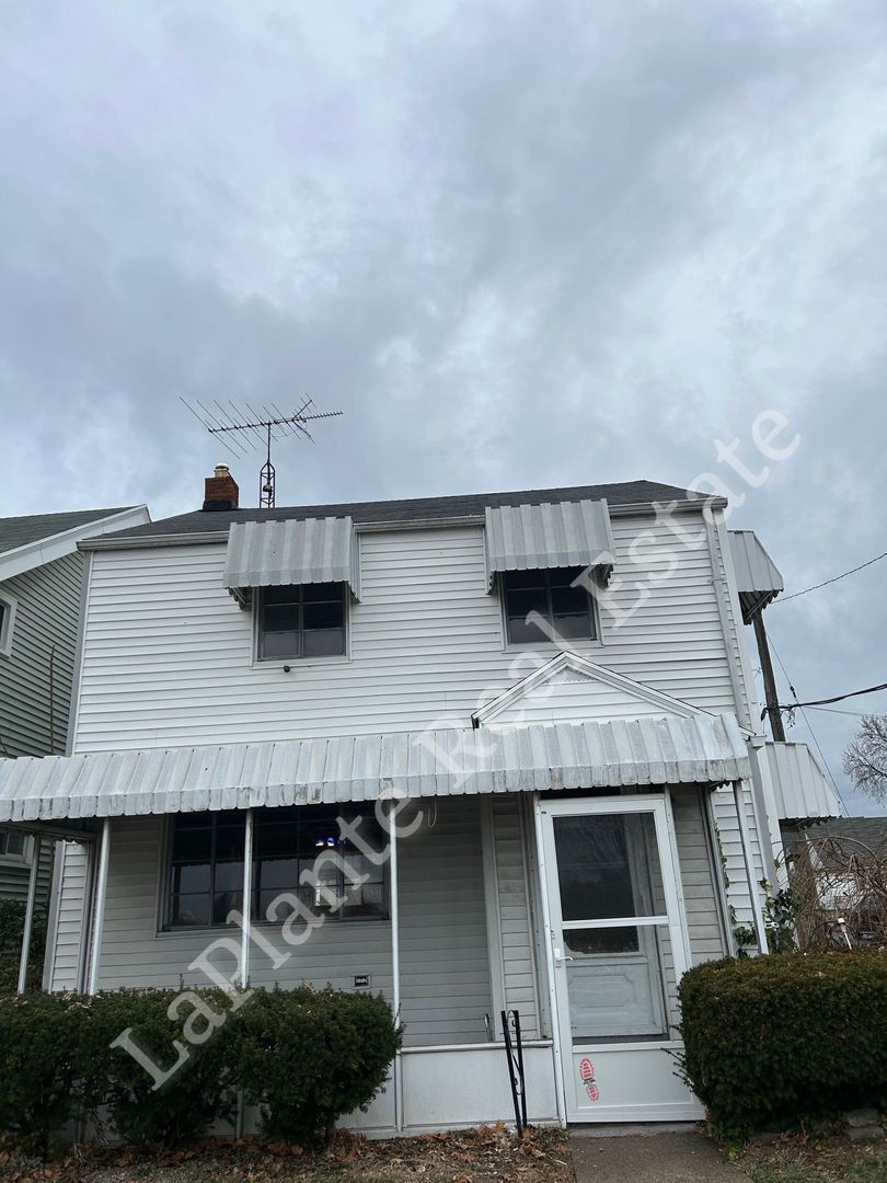 Toledo House: 1421 N. Ravine Pkwy.