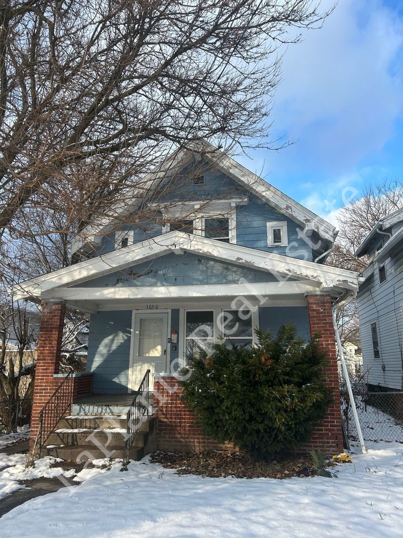 Toledo House: 1656 Macomber St
