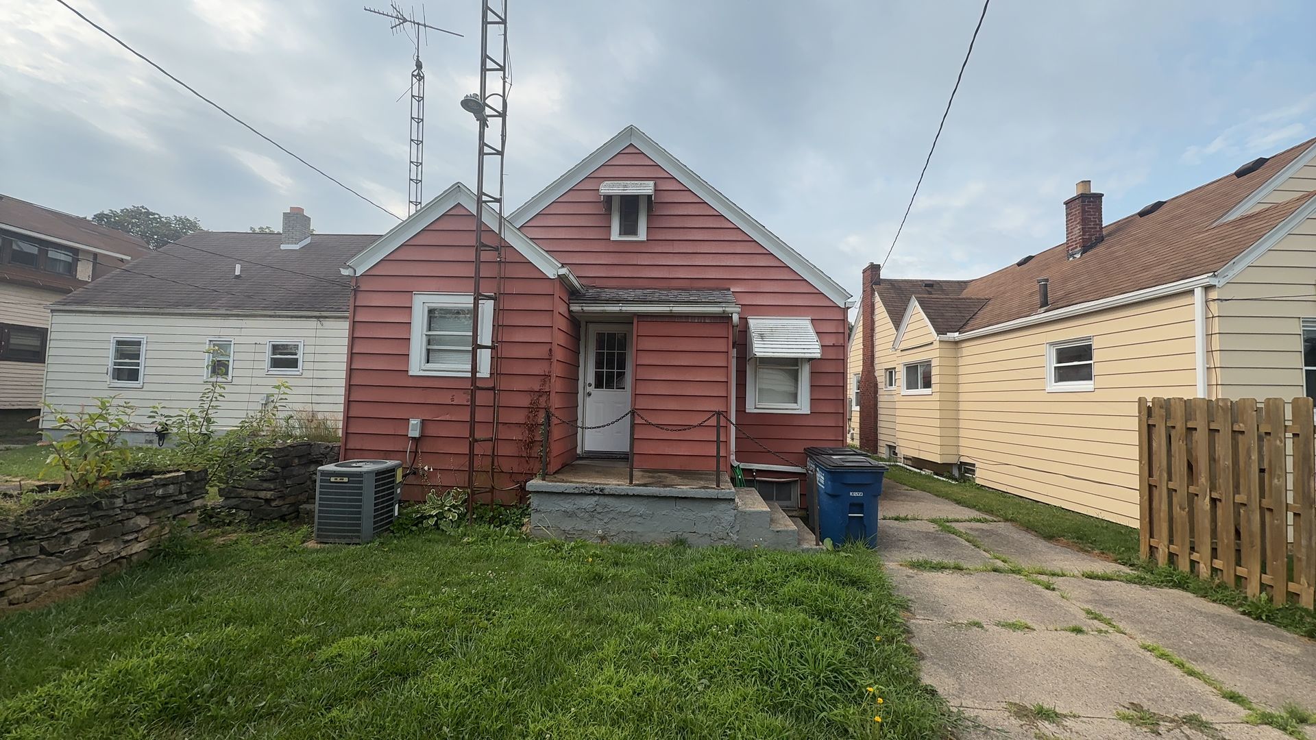 Toledo House: 1726 Balkan Pl