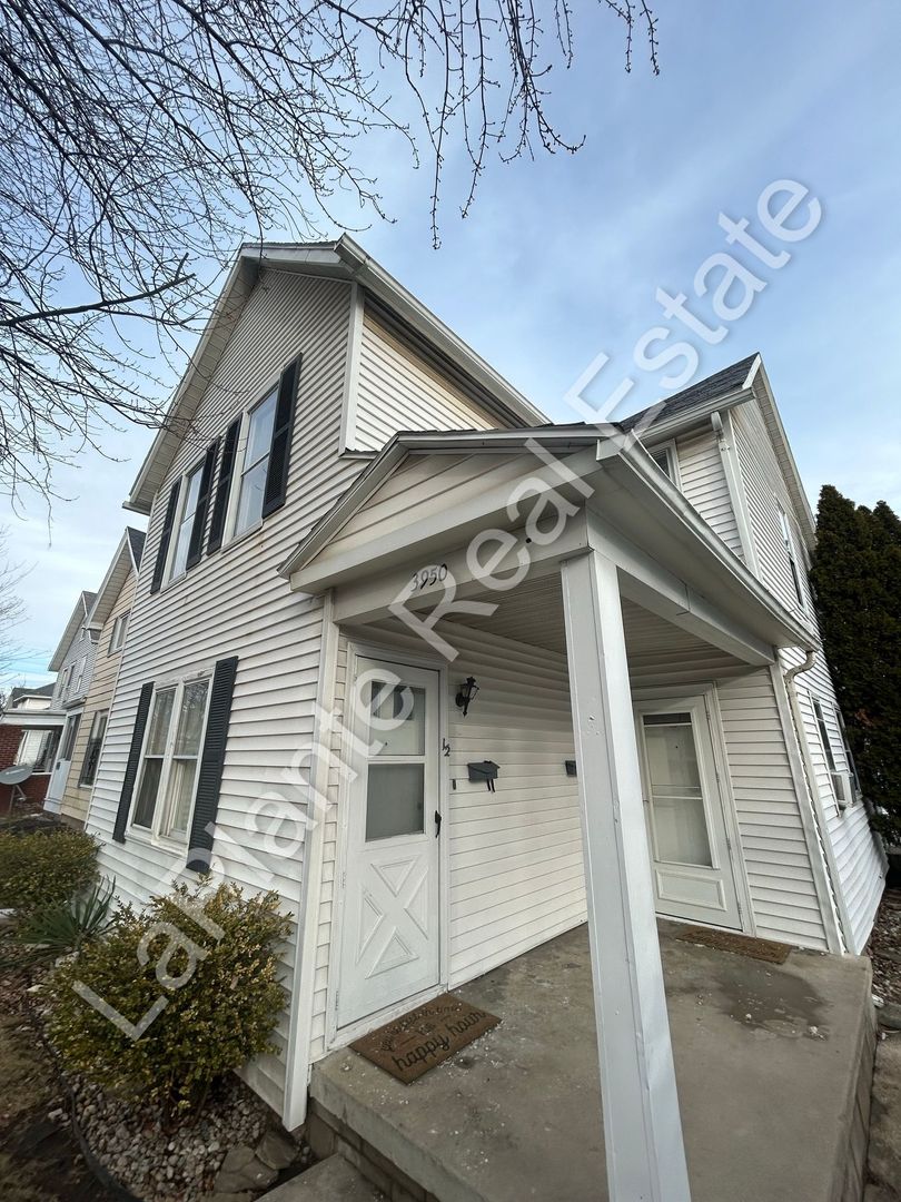 Toledo Apartment: 1439 Vassar Dr, Toledo, OH 43614