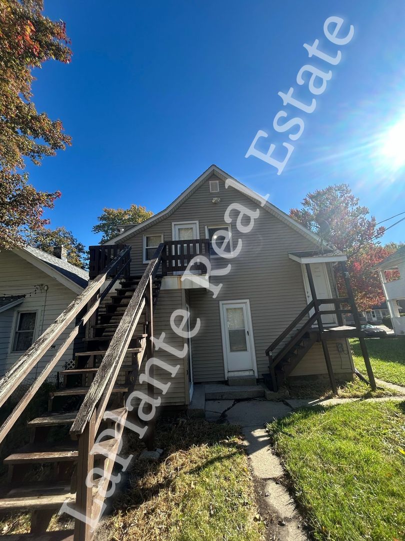 Toledo Apartment: 4105 Walker Ave.