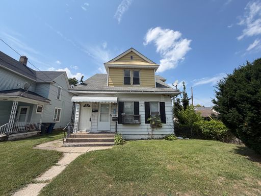 Spacious 2 Bedroom Upper Unit Near Point Place! – photo 1