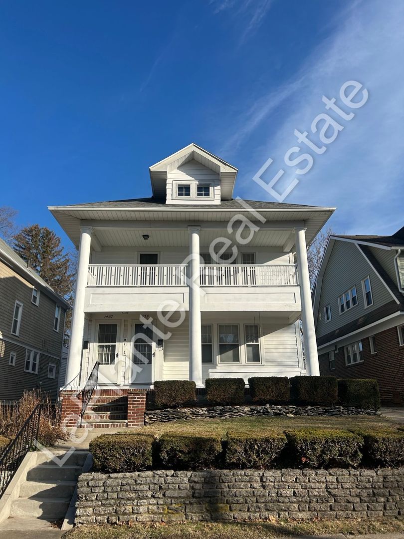 Toledo Apartment: 1439 Vassar Dr, Toledo, OH 43614