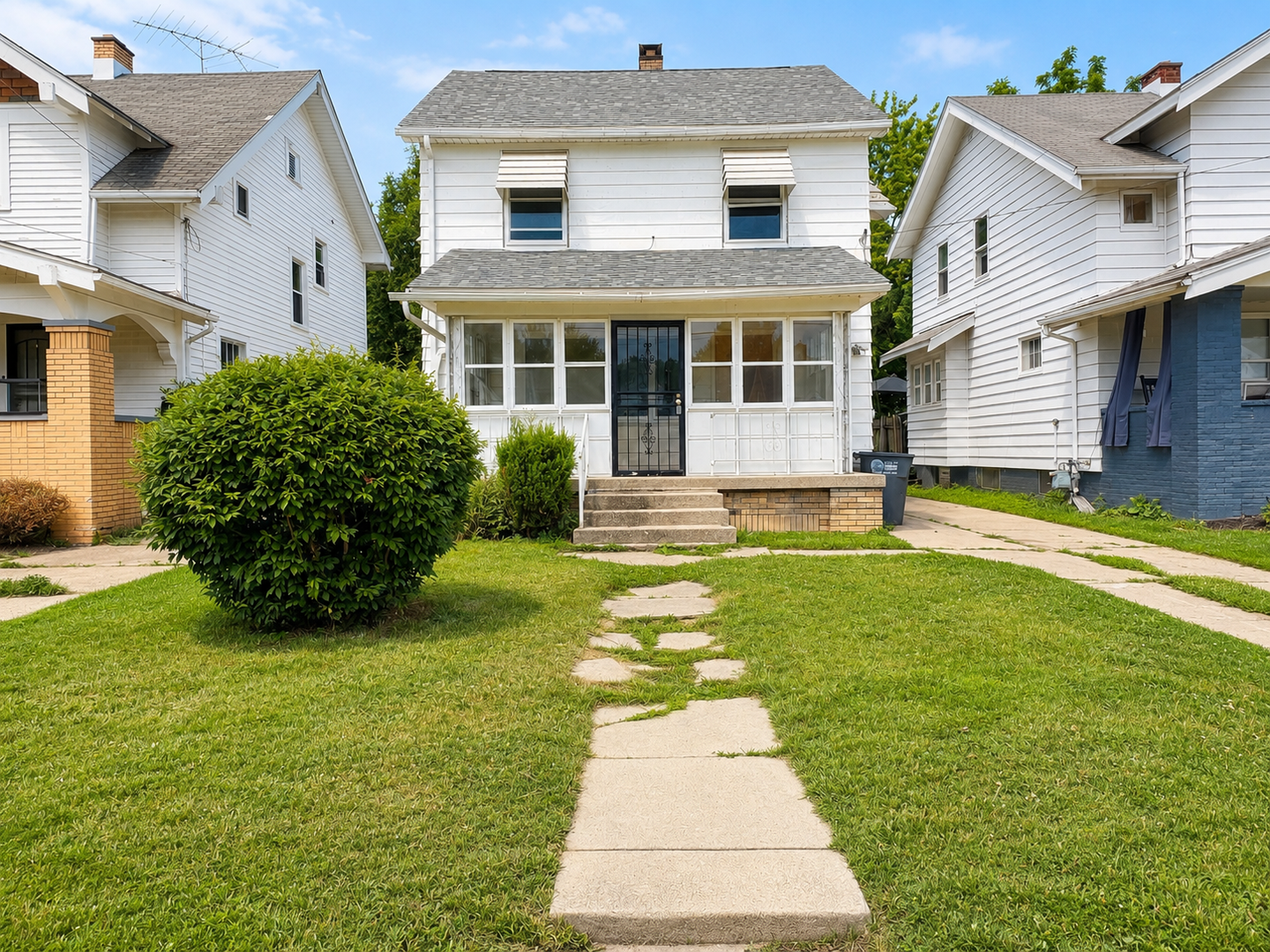 Toledo House: 523 E Oakland St.